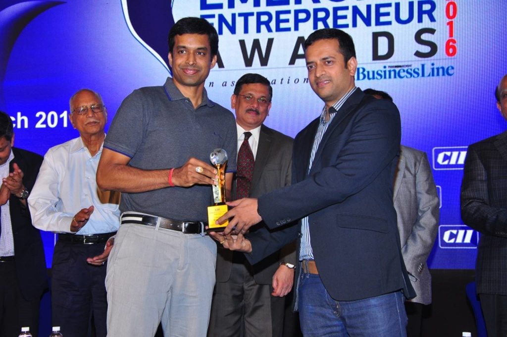 Prakash Gupta, CTO of 42Gears receiving the award on behalf of Onkar Singh.