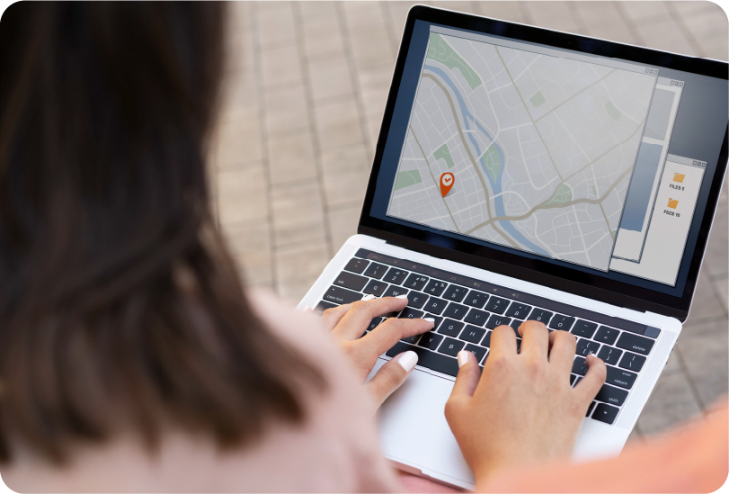 Real-Time Location Tracking@2x